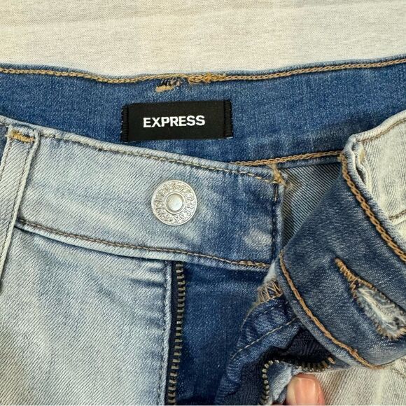 EXPRESS Women’s High Rise Hyper Stretch Light Blue Washed Out Denim Shortie Sz 6 - Picture 5 of 9